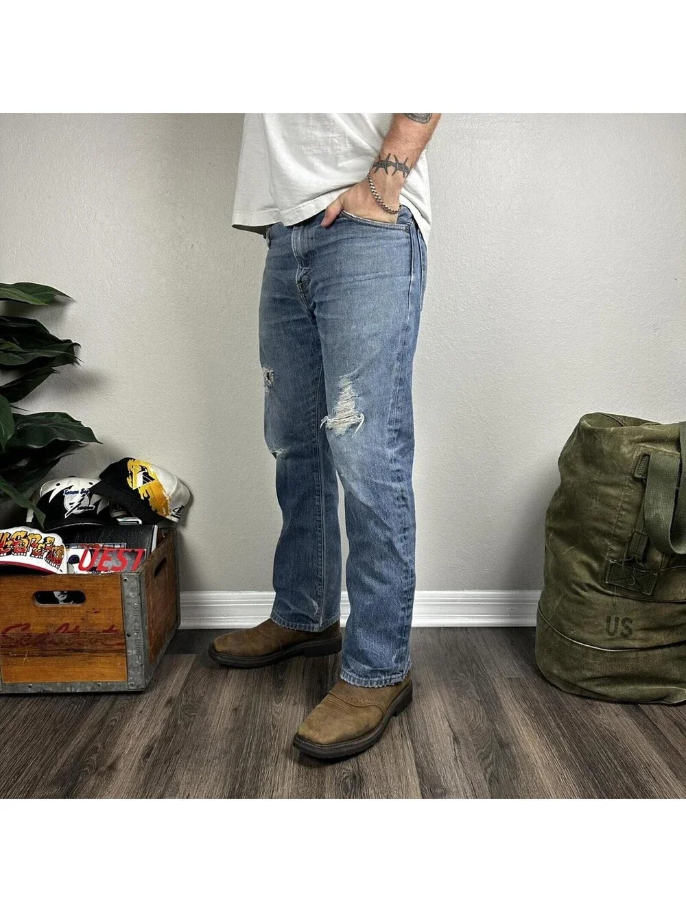 Vintage Levi’s distressed 517 bootcut denim jeans workwear 32x30
